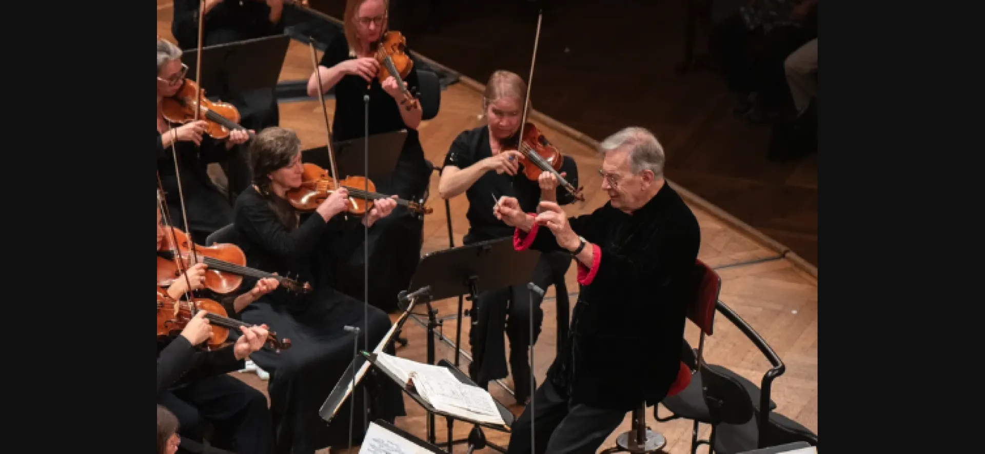 Der Constellation Chor und das Ensemble