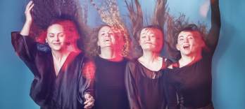 Hals, Alpha Trianguli y Mel*E