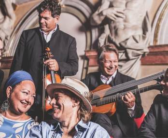 Ernst Molden and Neue Wiener Concert Schrammeln feat.Tini Kainrath