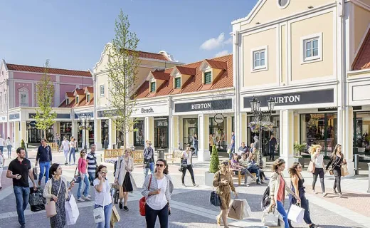Parndorf Shuttle Bus zum Shopping Outlet