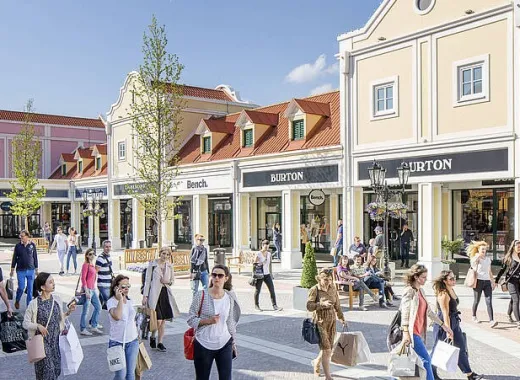 Parndorf Shuttle Bus zum Shopping Outlet