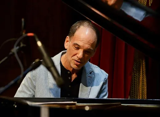 Adrián Iaies Solo