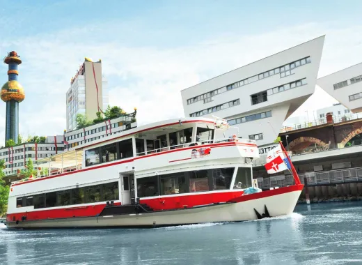 Stadtrundfahrt in Wien an Bord der MS Blue Donau